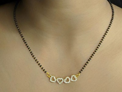 Mangalsutra locket with multiple heart shapes