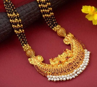 Semi circular Heavy Gold mangalsutra locket design